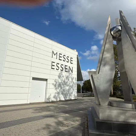 Messe Essen, 56qm Fuer 4 Gaeste, Separates Schlafzimmer, Balkon, Nahe Der Rue Appartamento