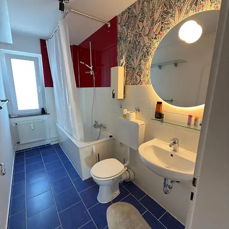 Messe Essen, 56qm Fuer 4 Gaeste, Separates Schlafzimmer, Balkon, Nahe Der Rue Appartamento